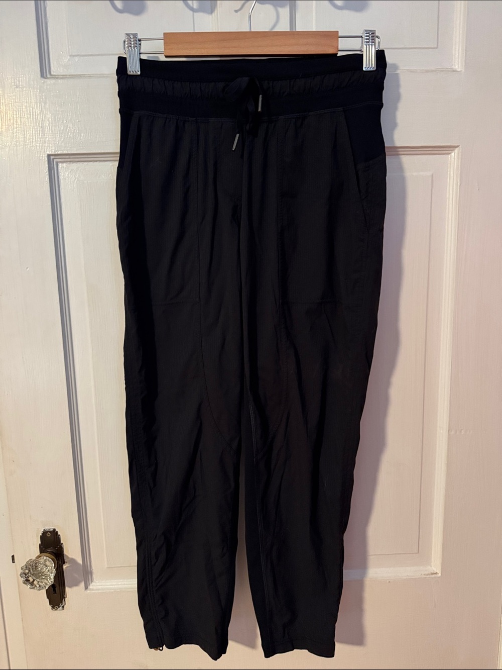 Lululemon Women's Black Drawstring Pants with Pockets Size 4